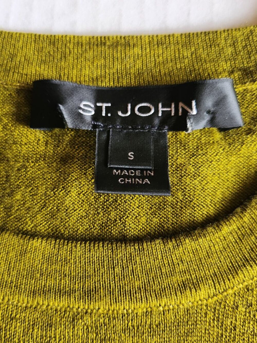 St. John Olive Green Short Sleeve Cashmere Silk Merino Minimalist Sweater Size S - Picture 5 of 13